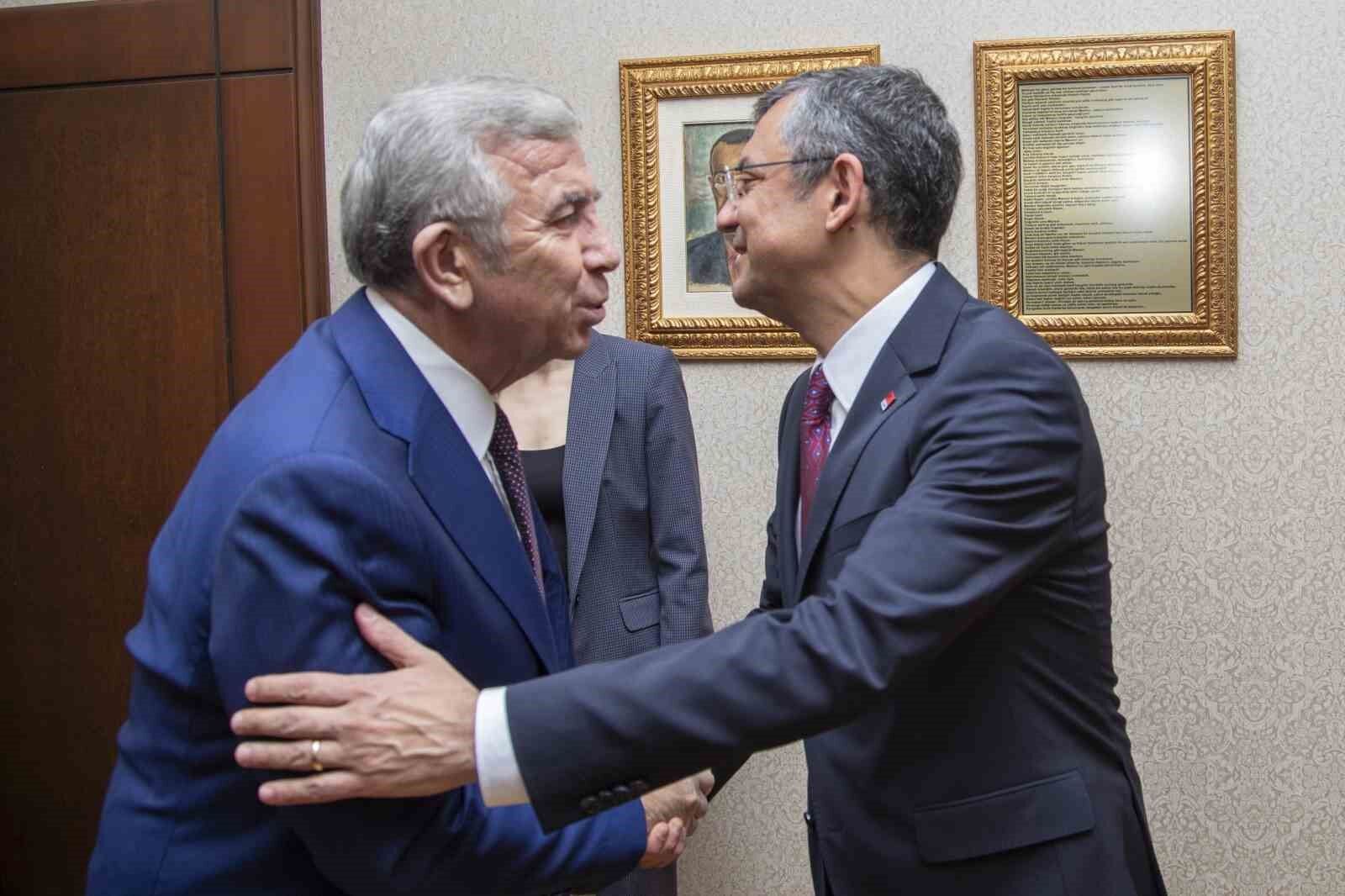 CHP lideri Özel, Mansur Yavaş’ı kabul etti