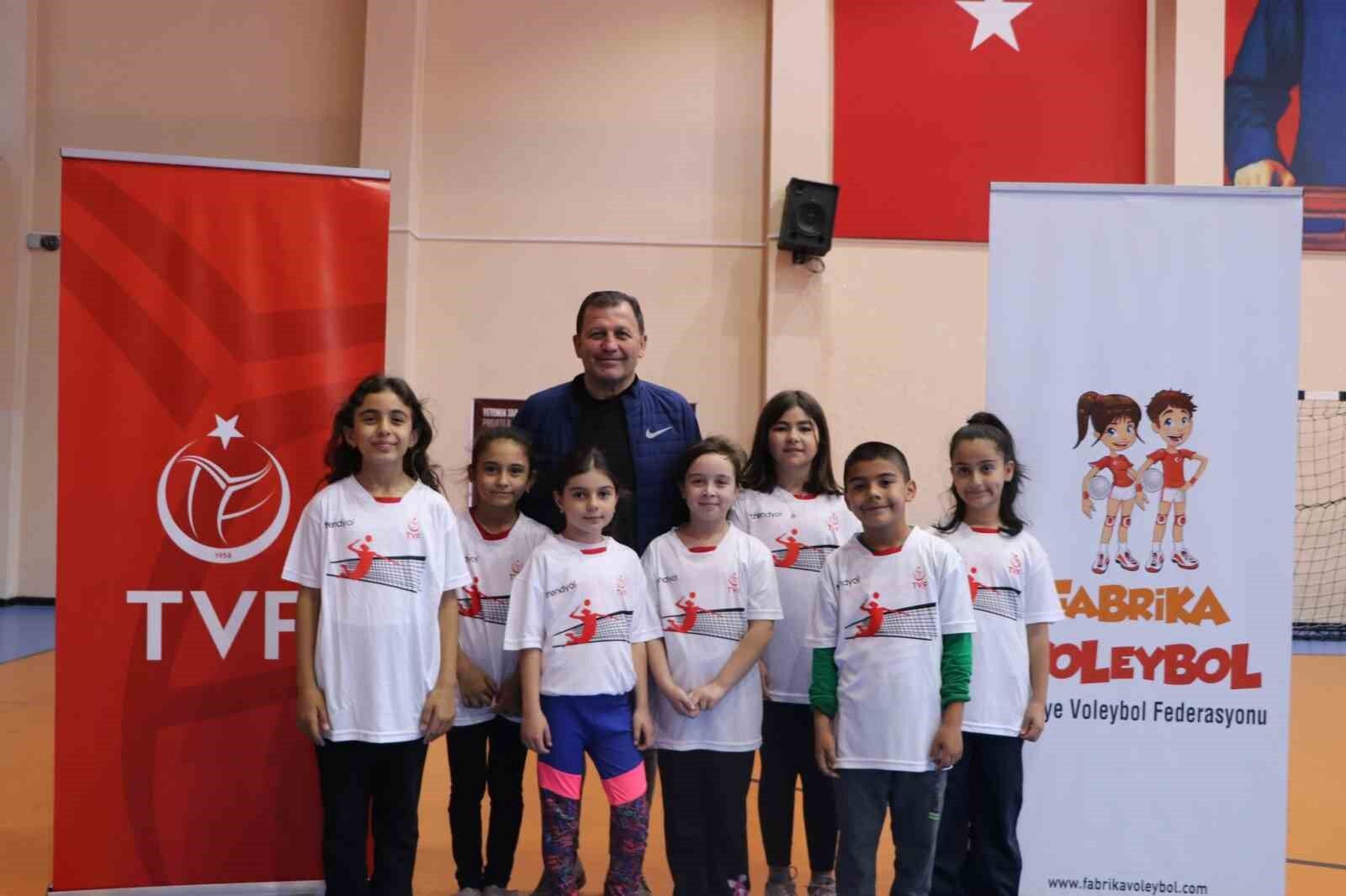 Kayseri’de ‘Fabrika Voleybol Okulu’ açıldı