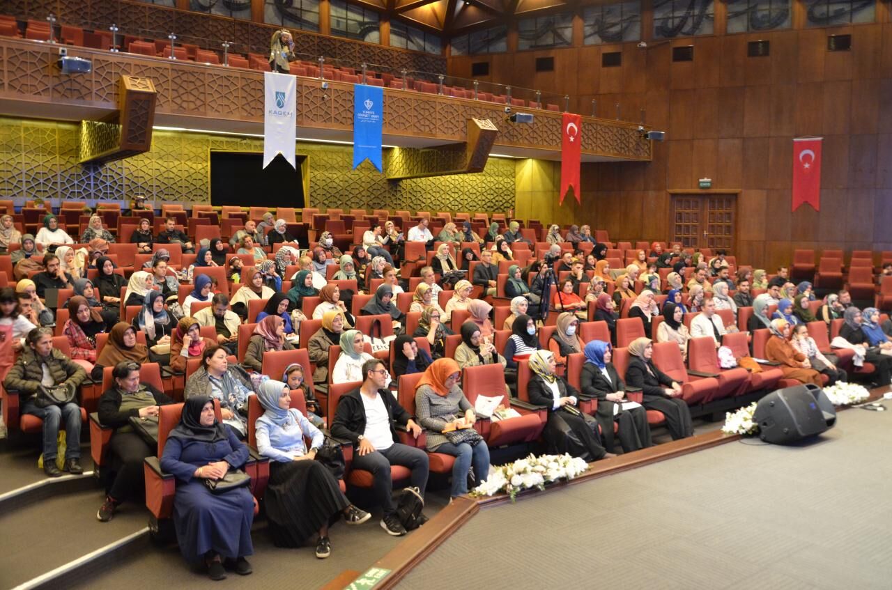 TDV KAGEM’in “Anne Baba Okulu” seminerleri başladı