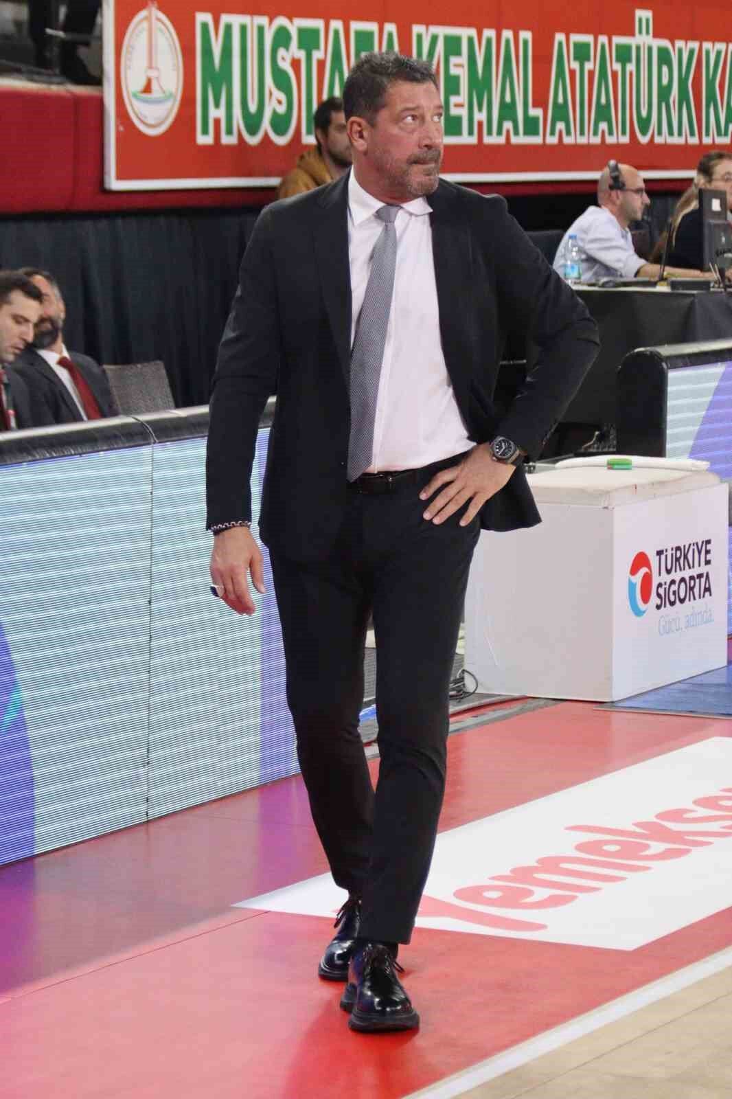 P. Karşıyaka, moral depoladı