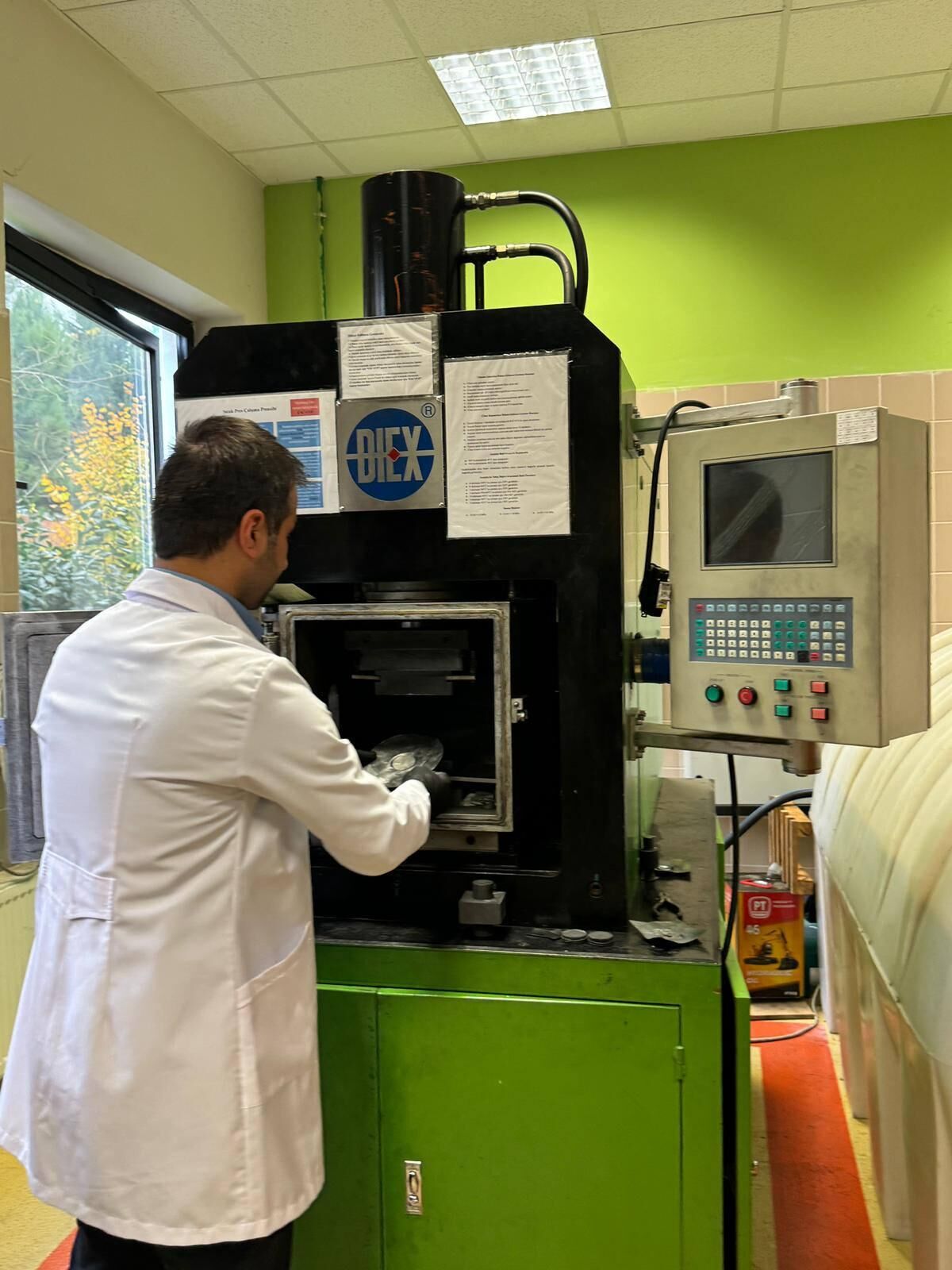 Kocaeli'den örnek olacak çalışma: Körfez dip çamurundan tuğla ve balata