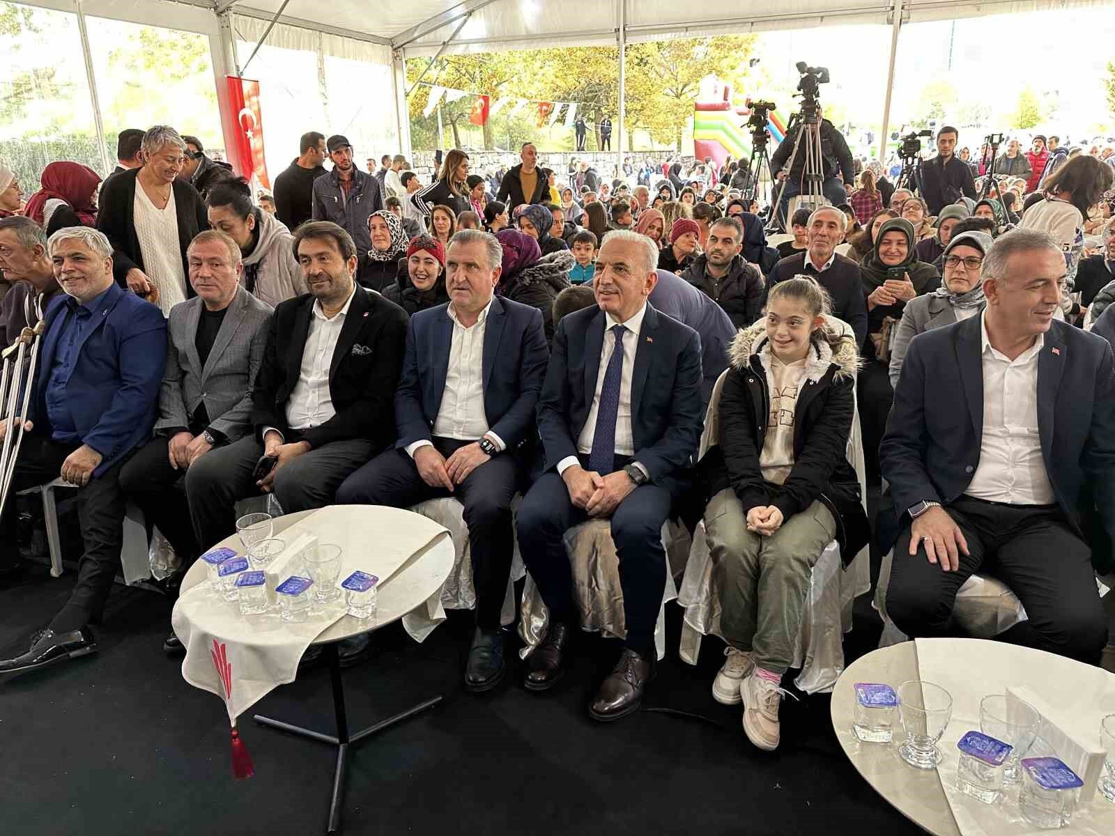 Bakan Bak: “Çocuklar uyurken sessiz kalınır, çocuklar ölürken sessiz kalınmaz”