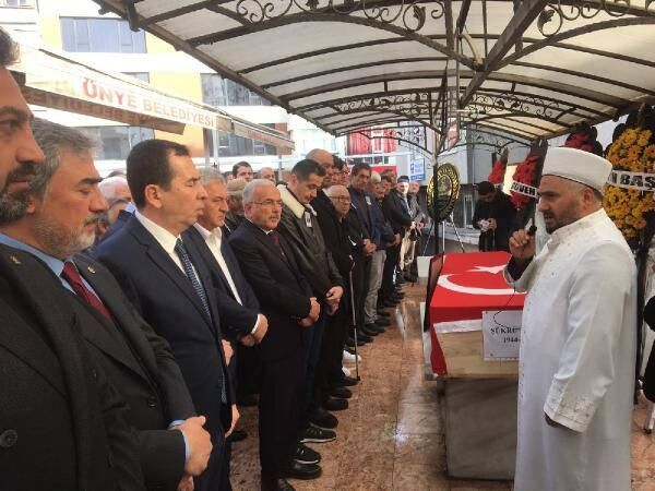 Eski Sanayi ve Ticaret Bakanı Yürür memleketinde ebediyete uğurlandı