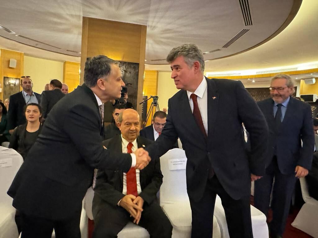 Ersin Tatar, KGK Çalıştayı'nda açıkladı: Kıbrıs'ta yabancıya arazi satışı kısıtlanacak