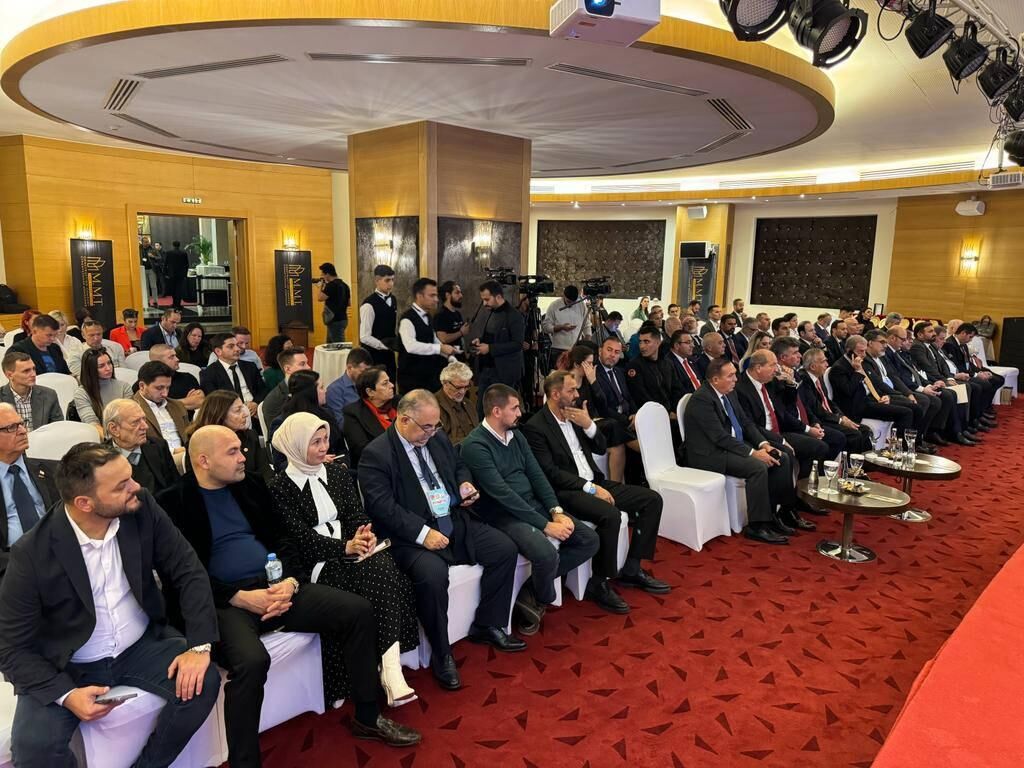 Ersin Tatar, KGK Çalıştayı'nda açıkladı: Kıbrıs'ta yabancıya arazi satışı kısıtlanacak