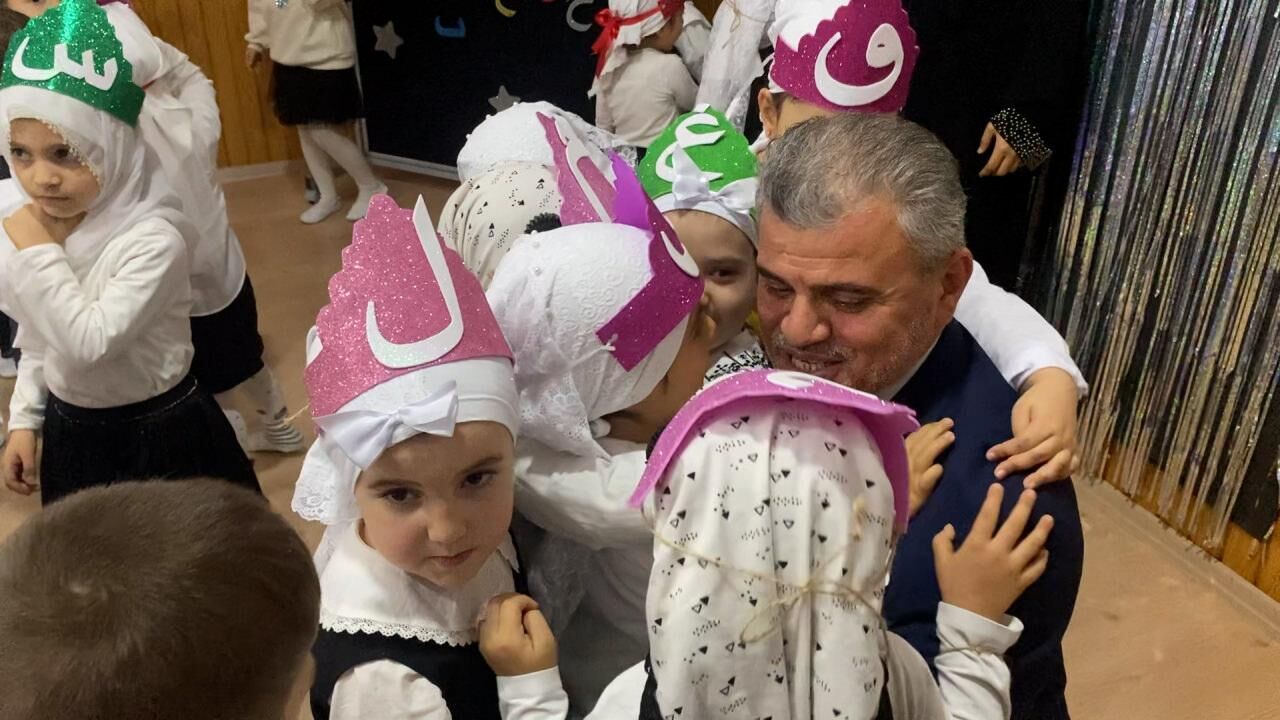 Kendileri minik yürekleri ve hünerleri büyüklerden anlamlı hediye