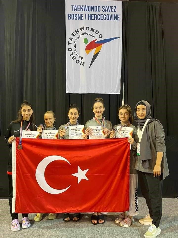 Eskişehirli milli sporcular Bosna Hersek’te 7 madalya ile döndü