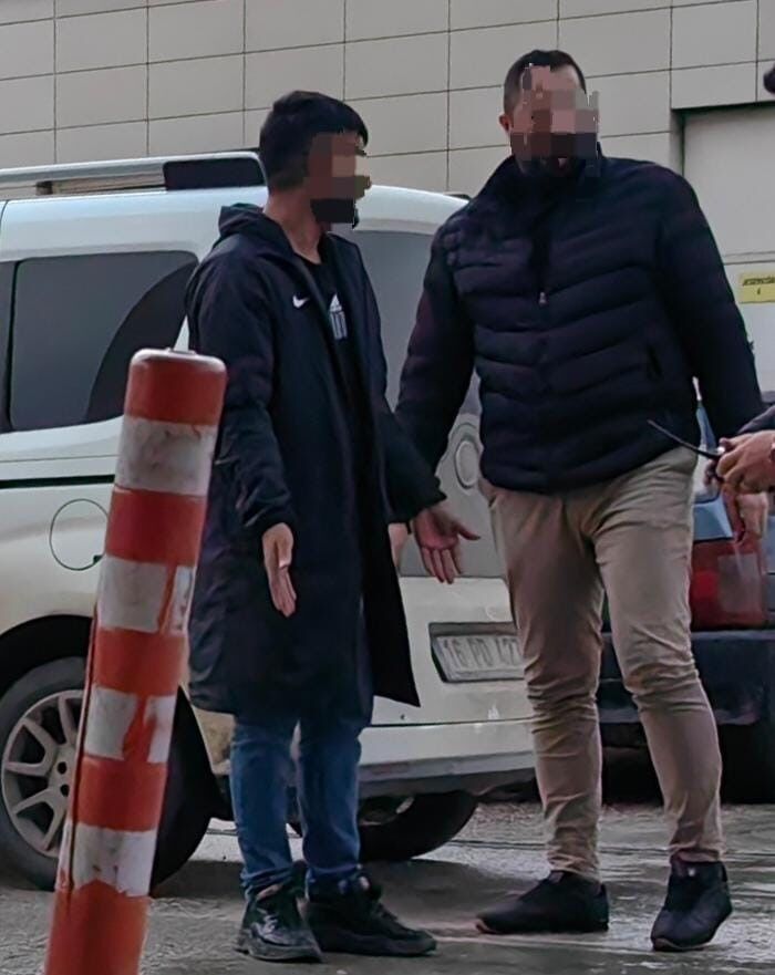 İnegöl’de çaldığı aracı parçalarken yakalanan hırsız tutuklandı