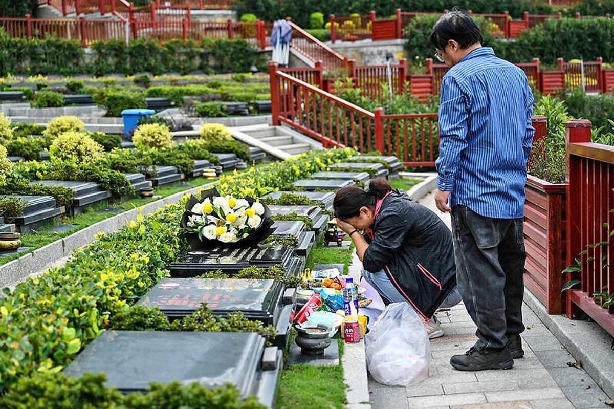 Bilim kurgu dizisi gerçek oluyor: Acılı baba, ölen oğlunun avatarıyla konuştu!