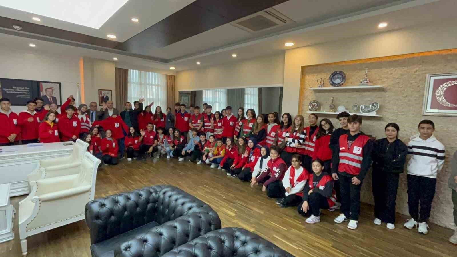 Genç Kızılay’dan Kızılcahamam Belediye Başkanı Acar’a ziyaret