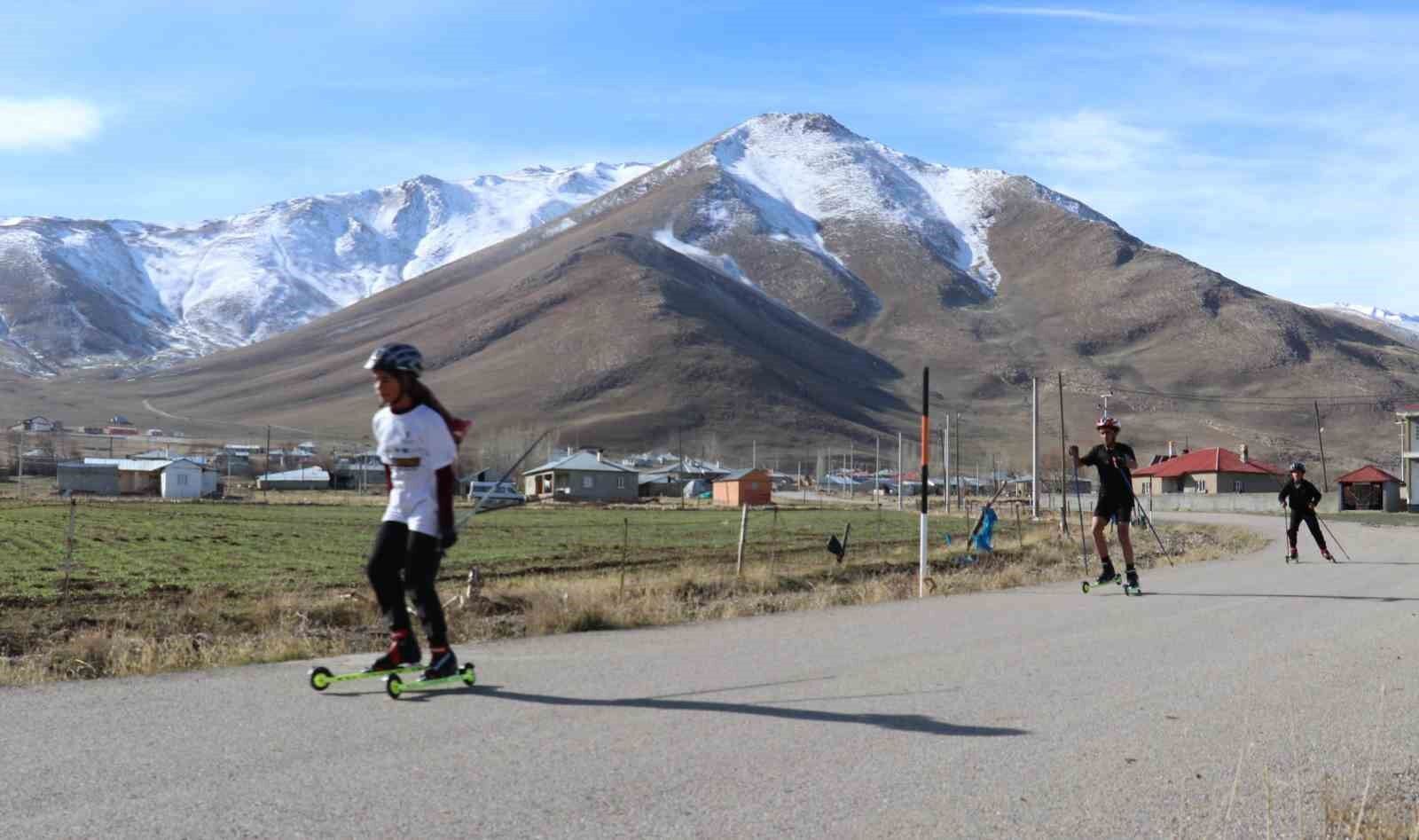 Vanlı kayakçılara kayaklı koşu şampiyonasına hazırlanıyorlar