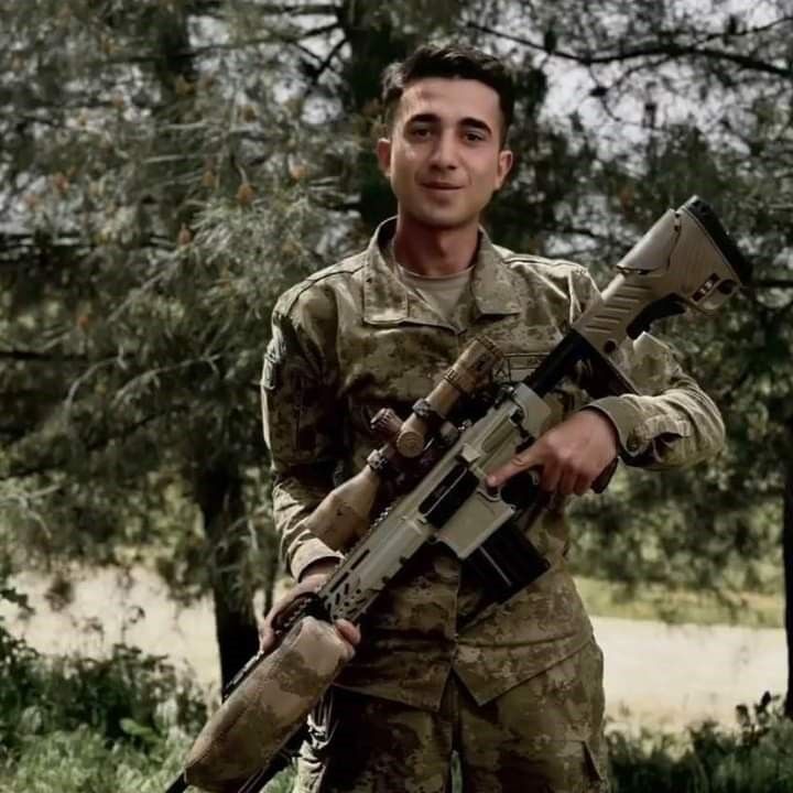 Şehit babası Aslan, oğlu ile son görüşmesini anlattı: ’’Şehidimiz ile en son konuşmamız, aynı gün oldu. ’Bugün burada yağmur ve sis var’ dedi’’