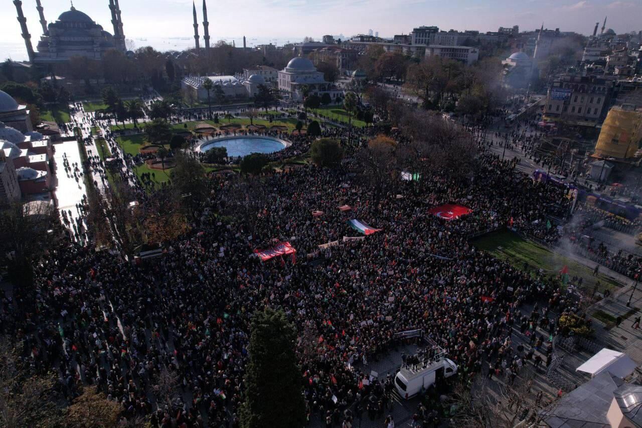 'İnsan Hakları Günü'nde on binler Filistin'e destek için yürüdü