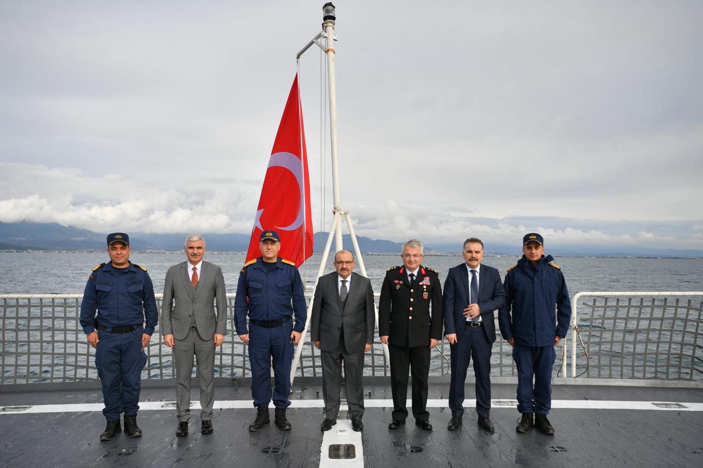 TCSG 703 Umut Korvetini Vali Ustaoğlu ziyaret etti
