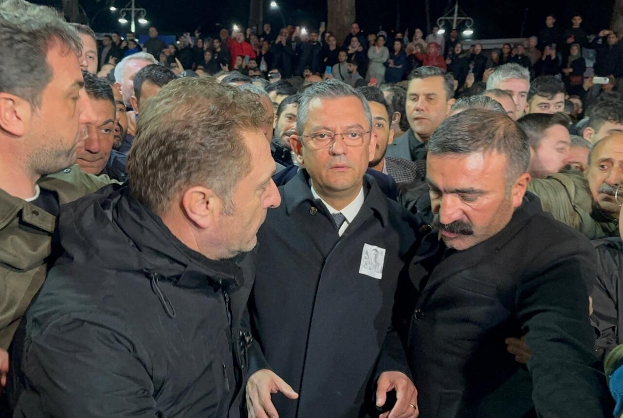 Şehit cenazesinde Özgür Özel'e tepki yorumu: Tezahürat mı yapsınlar?