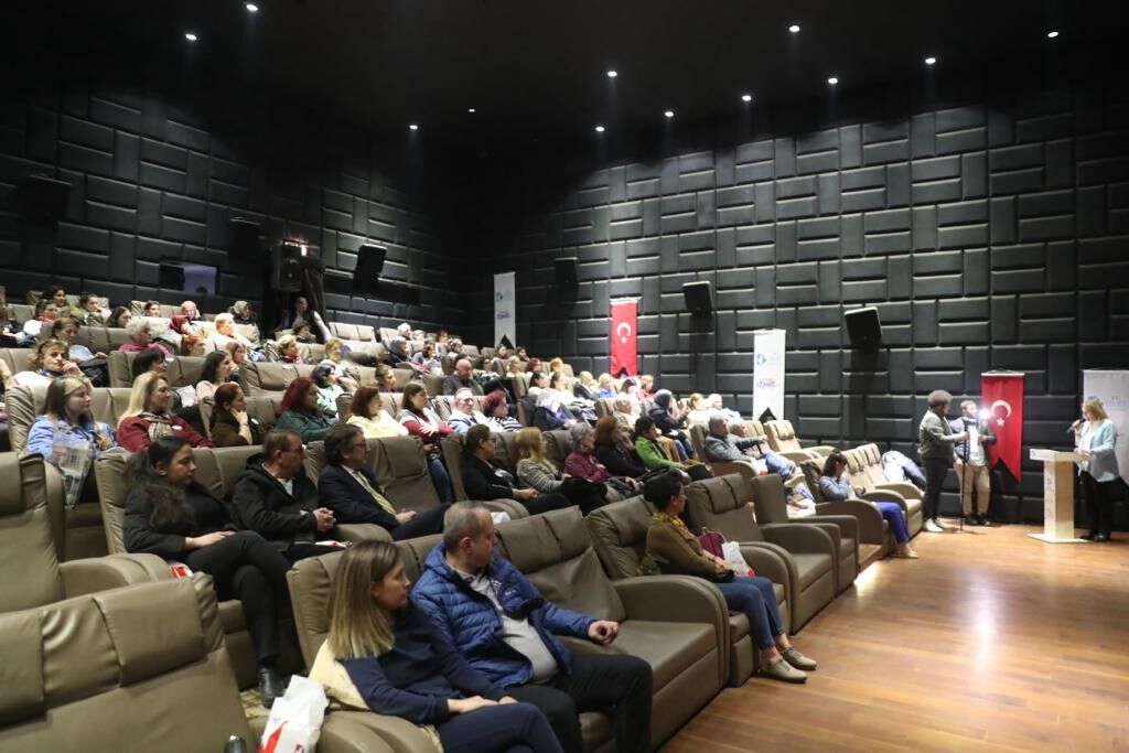 Kadınların mücadelesini anlatan belgesel İzmitlilerle buluşturuldu