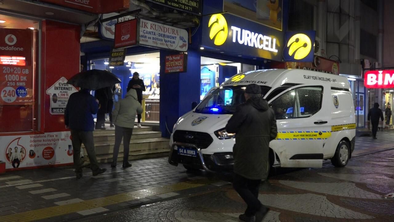İçki içen şahıs kendisini uyaran baba ve oğluna dehşeti yaşattı