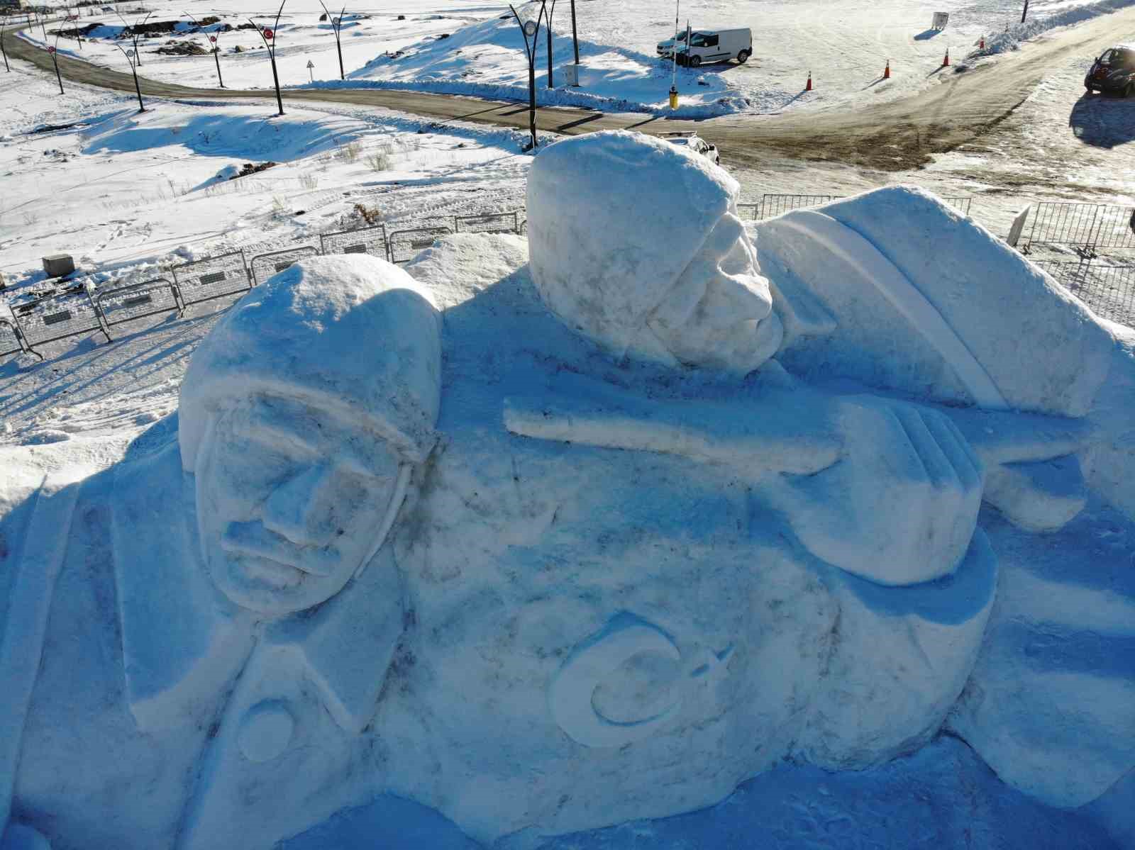 Sarıkamış’ta kardan şehit heykelleri taşınan karla yapılacak