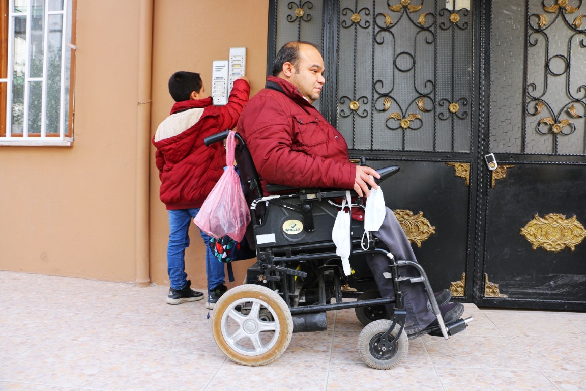 Herkes onu ’koca yürekli baba’ diye tanıdı: Gündeme gelen baba İHA’ya konuştu