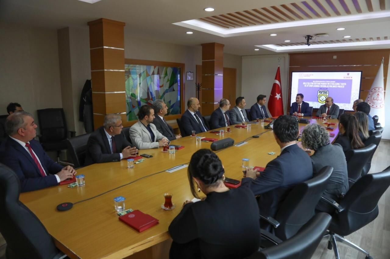 Okullarda milli işletim sistemi Pardus yaygınlaştırılacak!