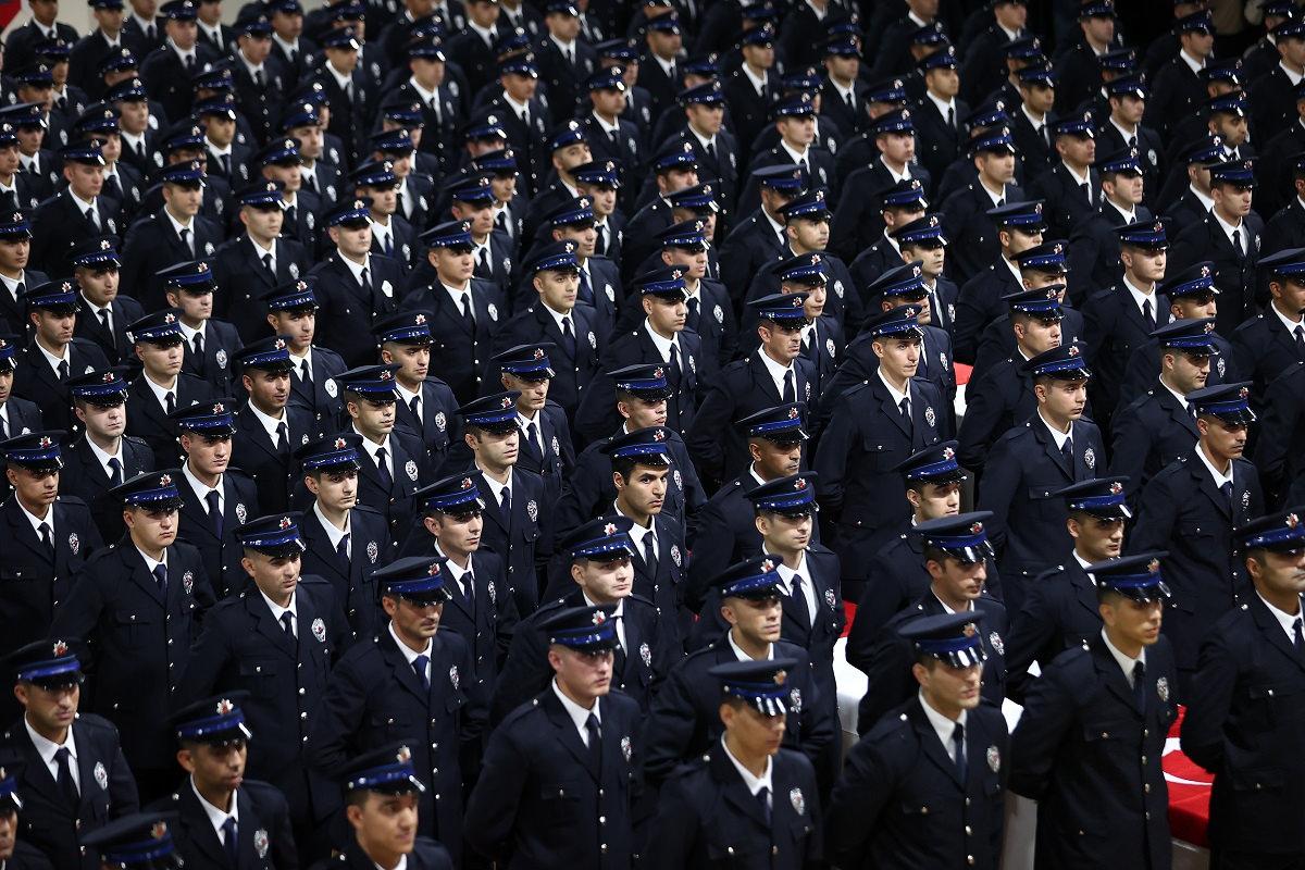 Adana'da eğitimini tamamlayan 750 polis adayı yemin etti
