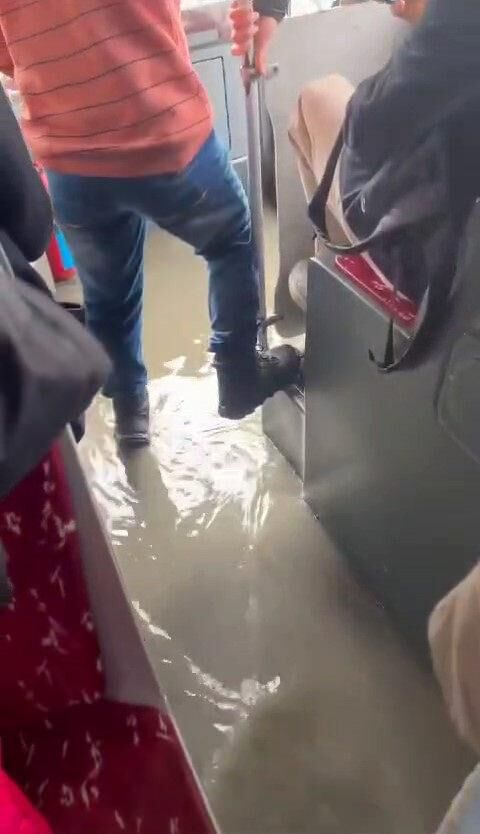 İETT Otobüsünü su bastı!