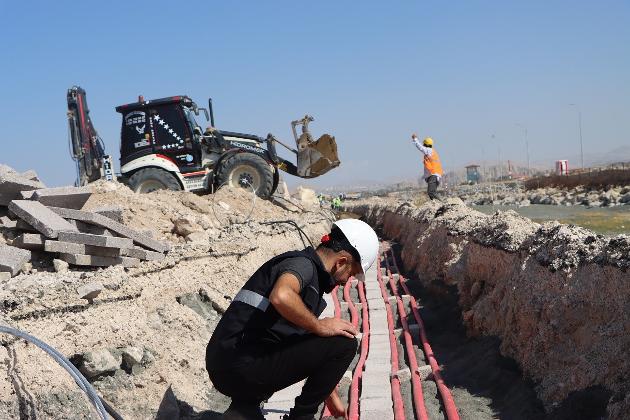 Sahil yolunda 50 milyon TL’lik ışıklandırma