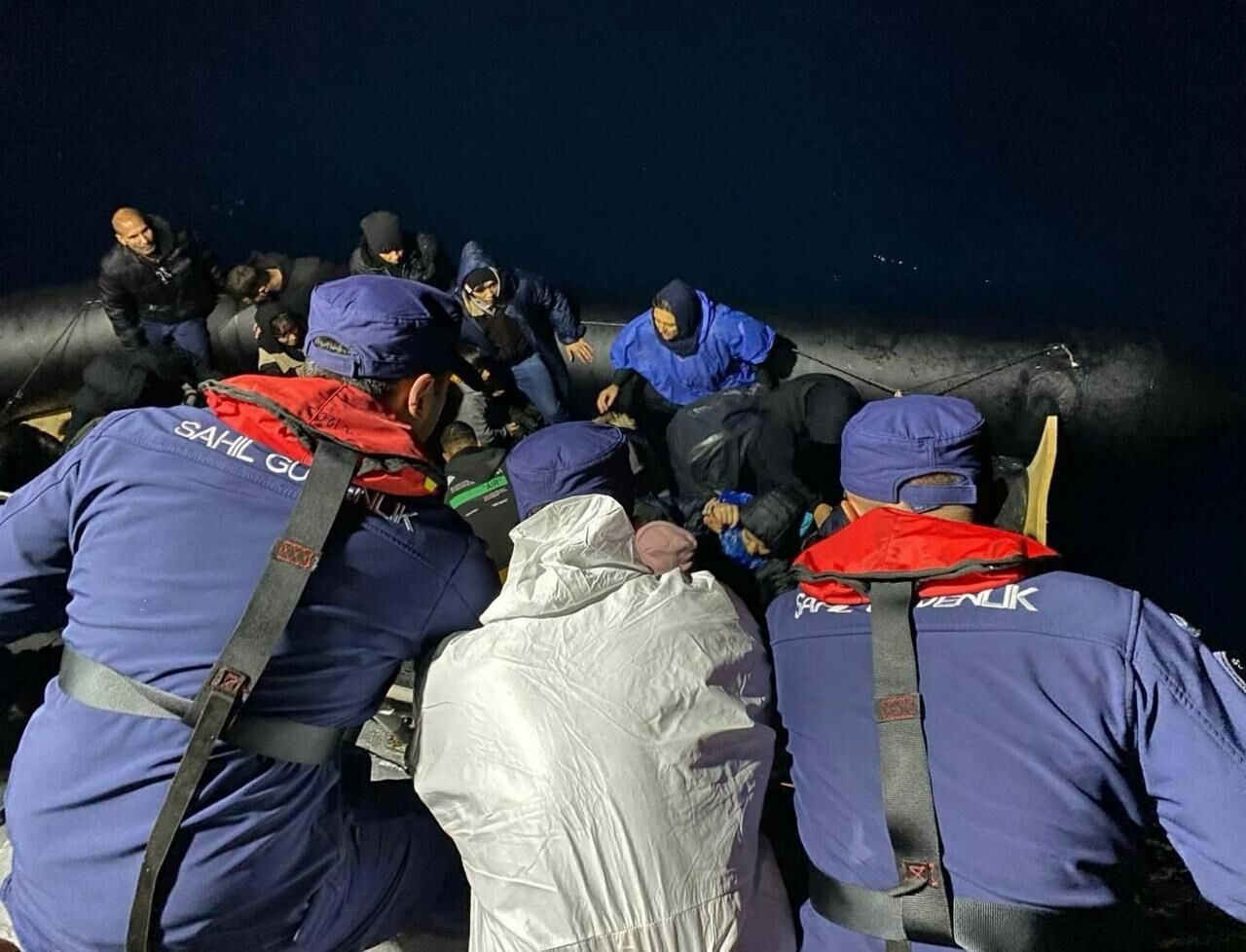 Çanakkale'de 92 kaçak göçmen kurtarıldı