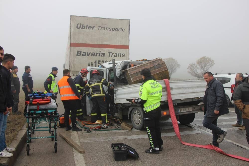 Yoğun sis zincirleme kazaya neden oldu