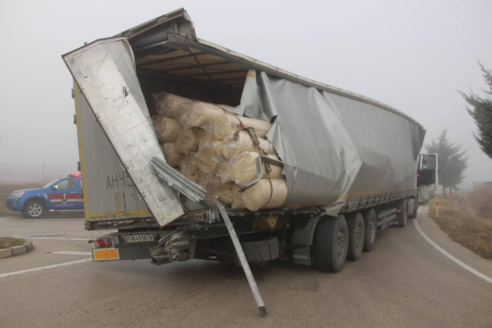 Yoğun sis zincirleme kazaya neden oldu