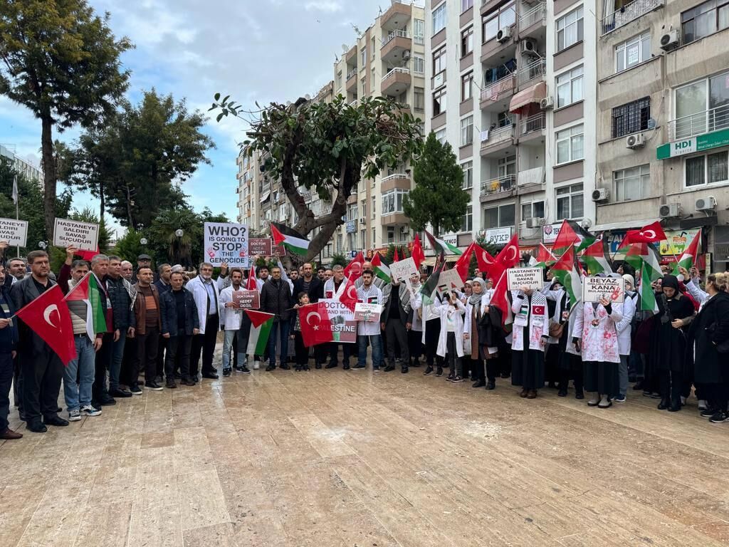 Hekimlerden İsrail'e protesto! İnsanlık adına 