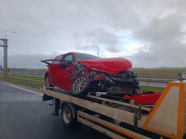 Silivri'de TIR 2 otomobile çarptı: 3'ü çocuk 7 yaralı