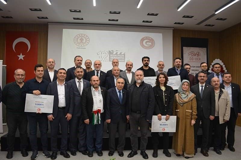 Van YYÜ öğrencisi ‘Sen Kimsin’ eseriyle birinci oldu