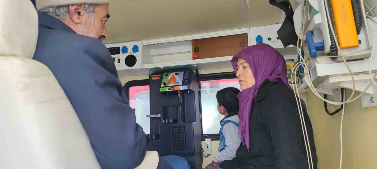 Ağrı’da hamile kadın paletli ambulansla kurtarıldı