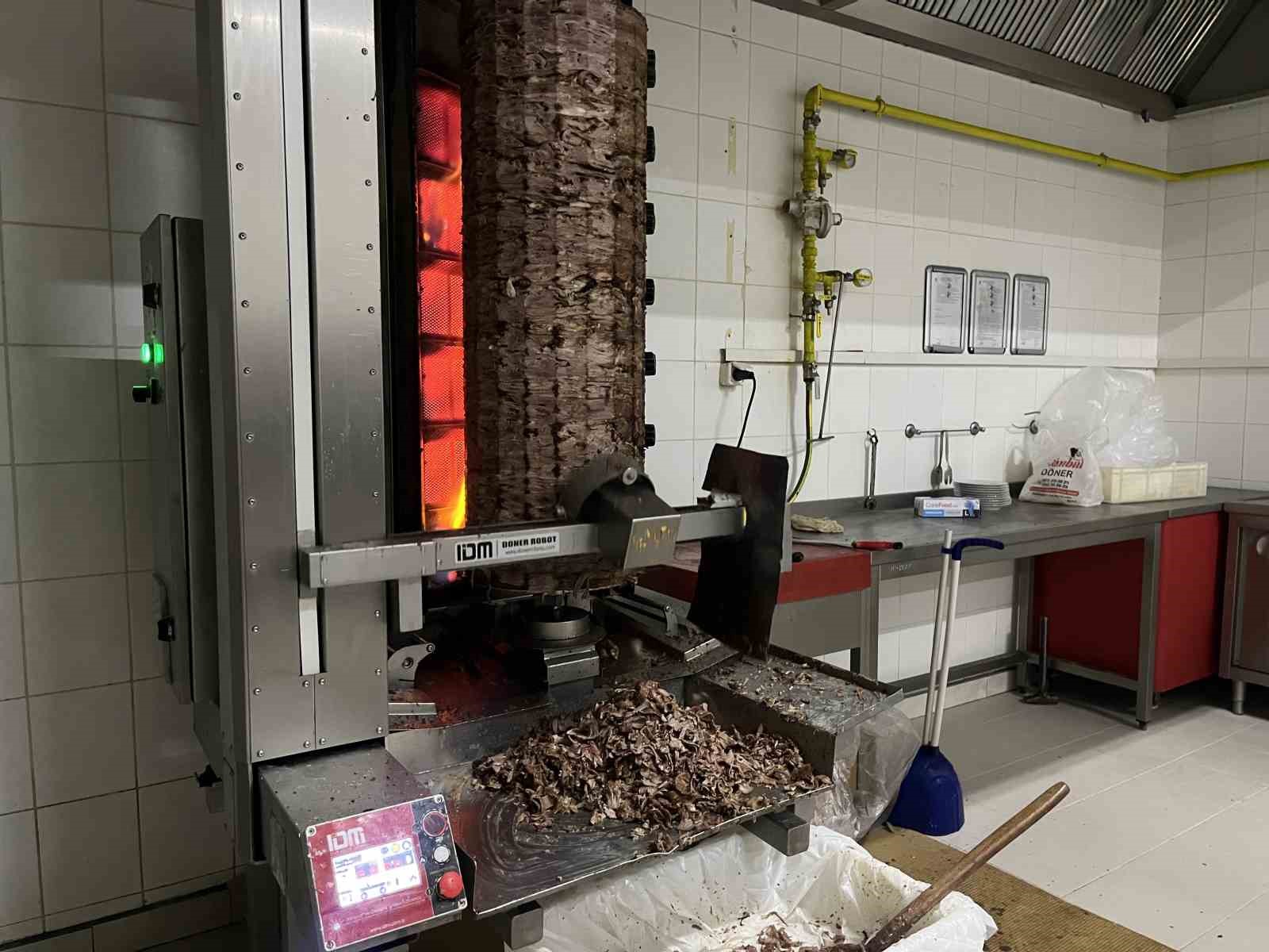 Coğrafi işaret olarak tescil edilen Ağrı döneri lezzetiyle sofraları süslüyor