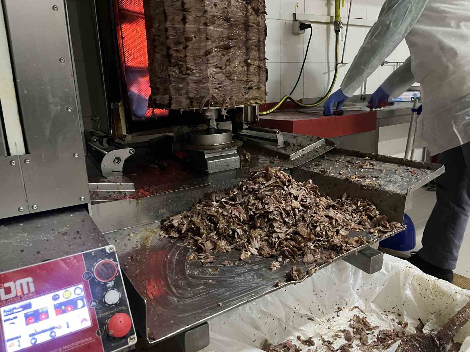 Coğrafi işaret olarak tescil edilen Ağrı döneri lezzetiyle sofraları süslüyor