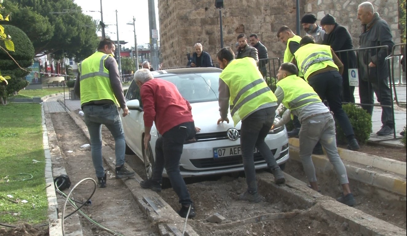 Her bakan nasıl girdiğini anlamaya çalıştı, 3 gün sonunda çıkartılabildi