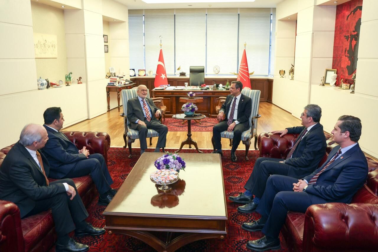 Özgür Özel, Karamollaoğlu ile görüştü
