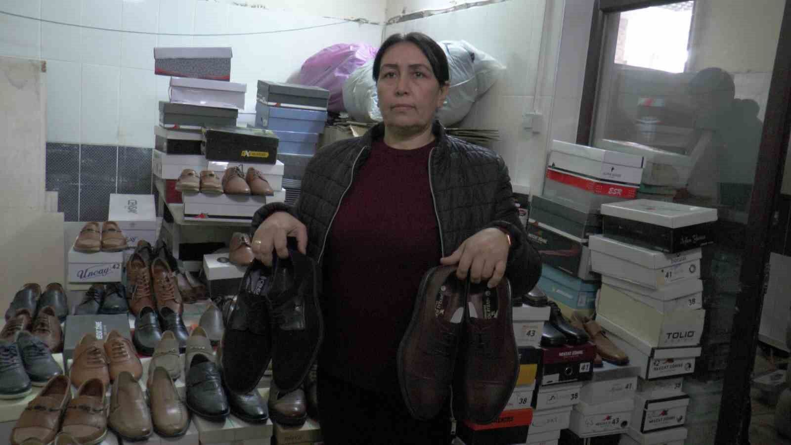Muhtardan geleneksel ayakkabı yardımı