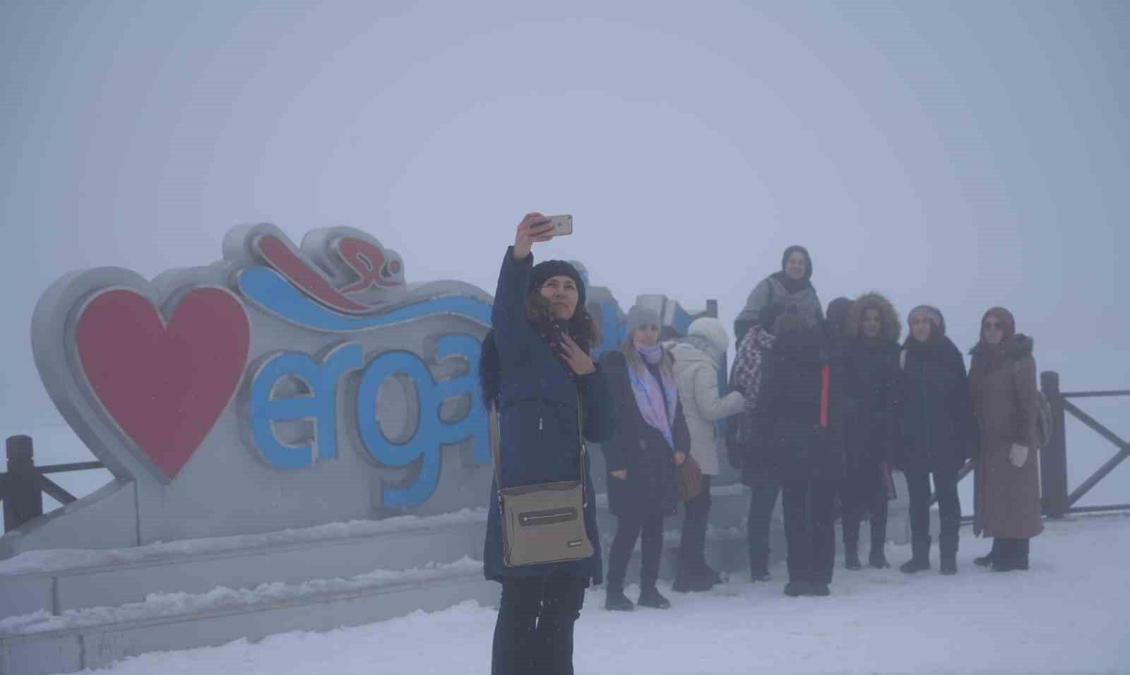 Kayak merkezinde sis görsel şölen oluşturdu