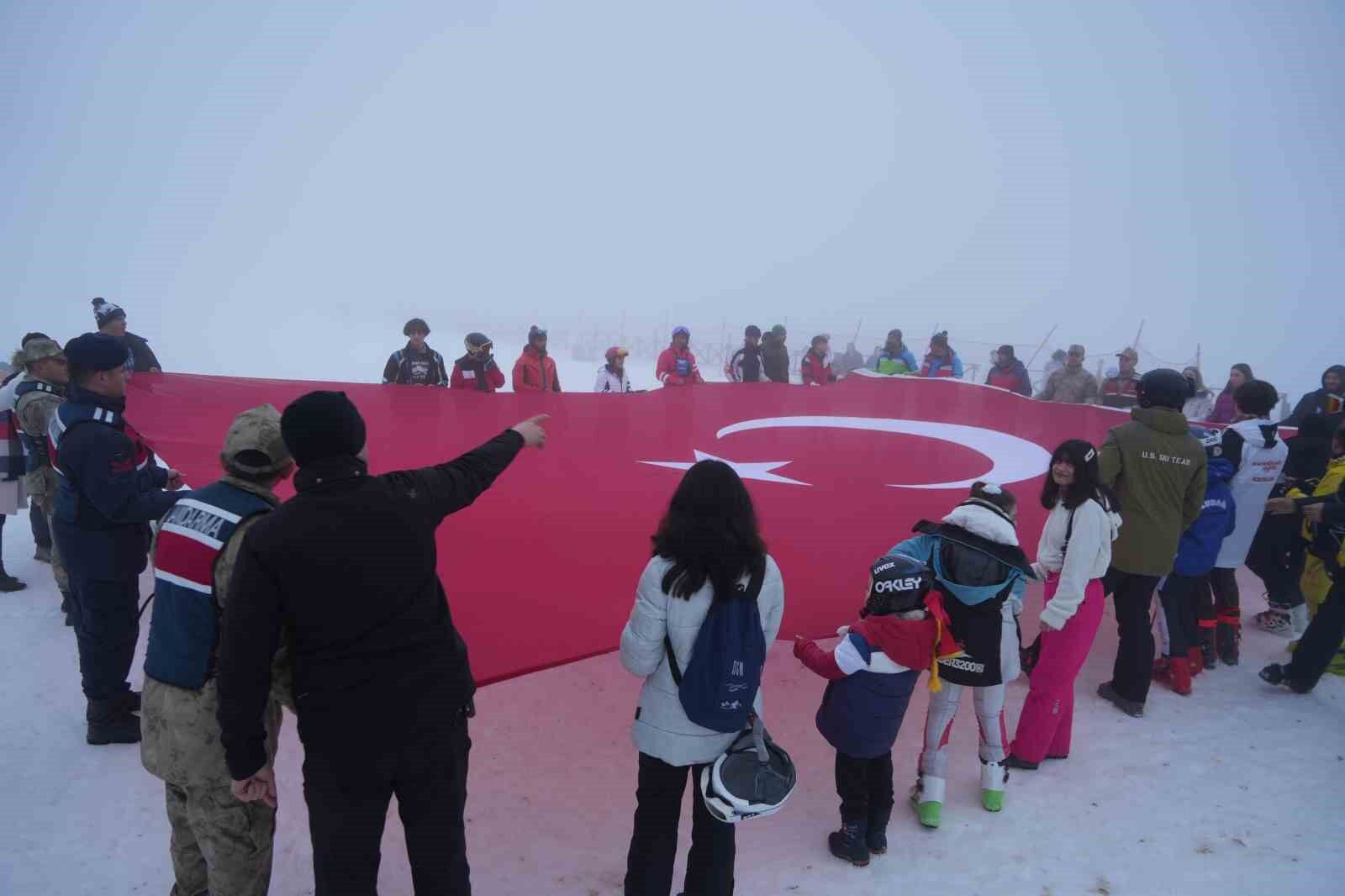 Kayak merkezinde sis görsel şölen oluşturdu