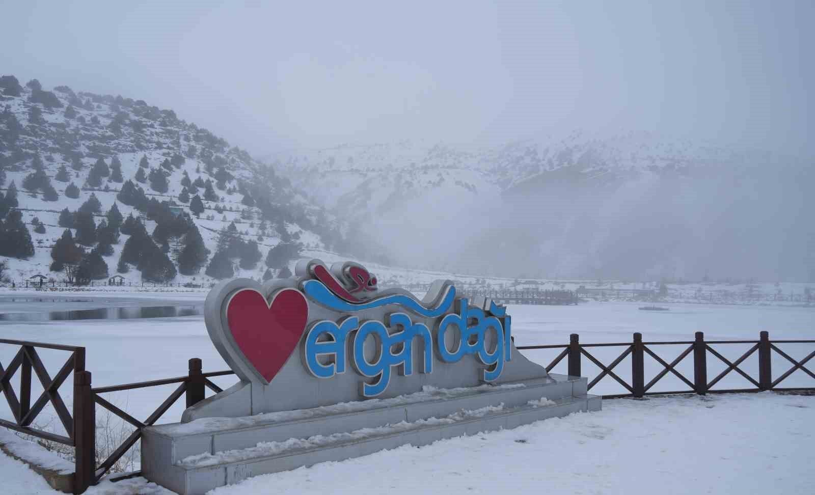 Kayak merkezinde sis görsel şölen oluşturdu