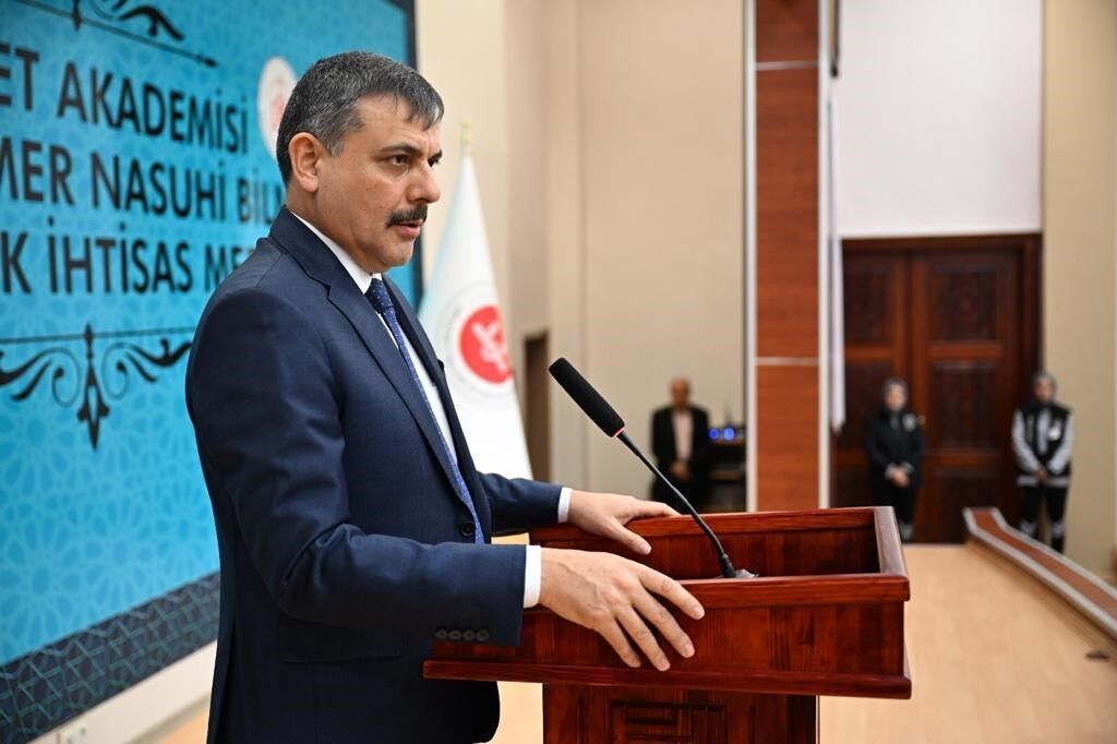 Vali Çiftçi mezuniyet törenine katıldı