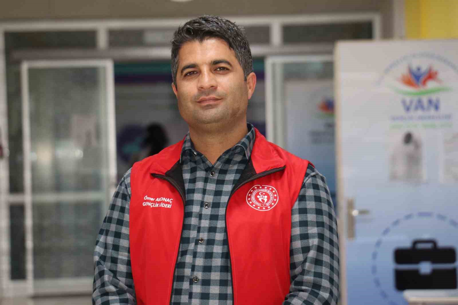 Üniversite öğrencileri Tuşba Gençlik Merkezinde hem meslek öğreniyor hem moral depoluyor