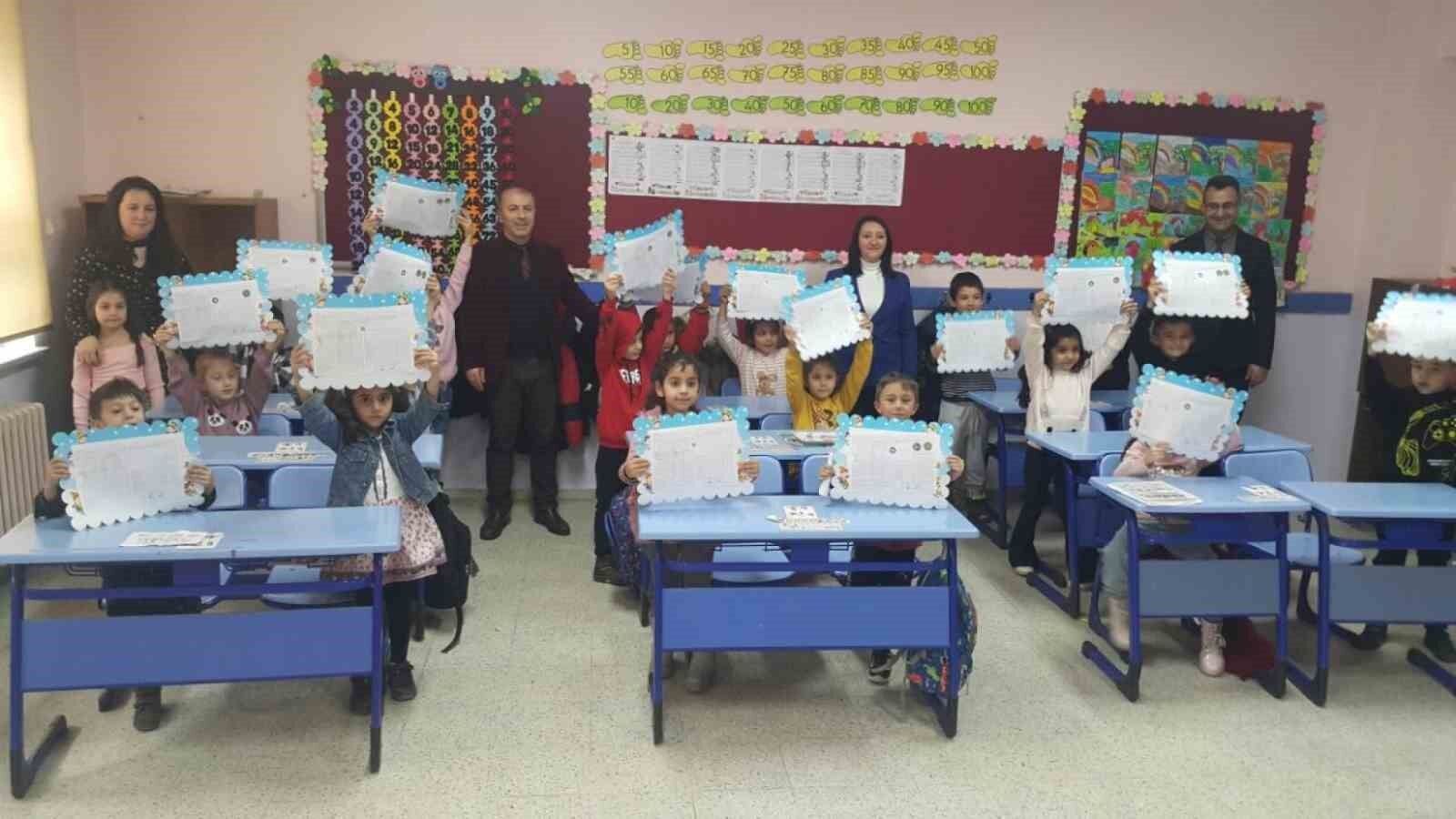 Pazaryeri’nde öğrencilerin karne heyecanı