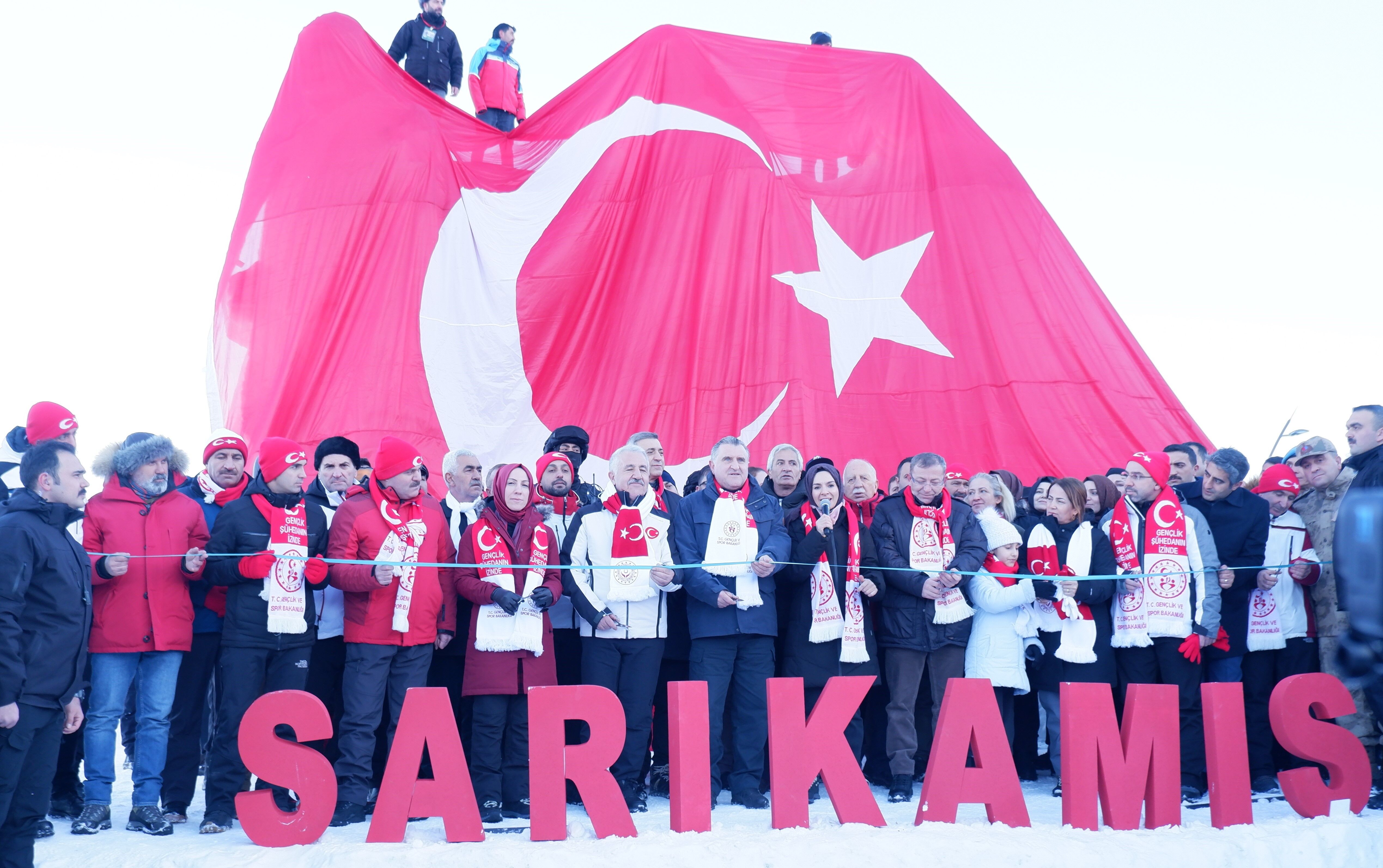 Sarıkamış’ta kardan heykellerinin açılışı yapıldı