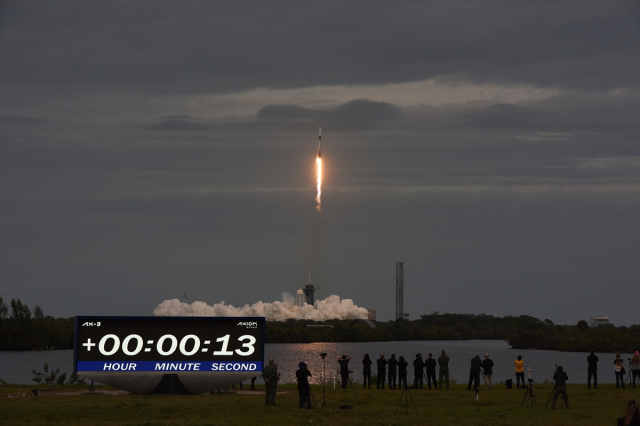 İlk Türk Astronot Alper Gezeravcı, uzaya fırlatıldı
