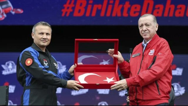 İlk Türk Astronot Alper Gezeravcı, uzaya fırlatıldı
