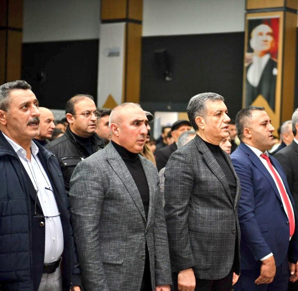 HDP'nin oyu için önce Türk Bayrağı'nı sonra Atatürk'ü kaldırdılar!