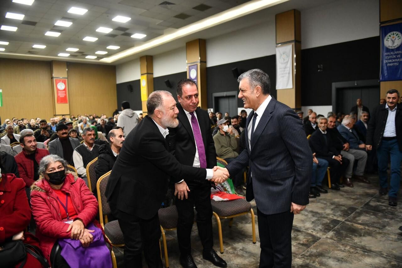 HDP'nin oyu için önce Türk Bayrağı'nı sonra Atatürk'ü kaldırdılar!